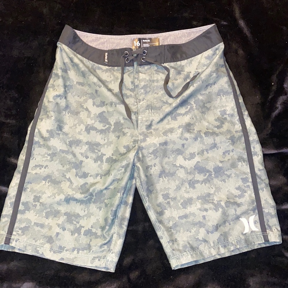 NWOT Hurley boardshorts, boys size 16